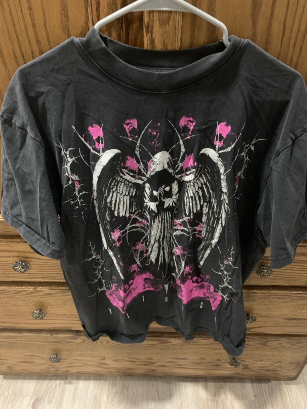 Men’s Short Sleeve Dark Gray Graphic Tee with Pink Accent Wings